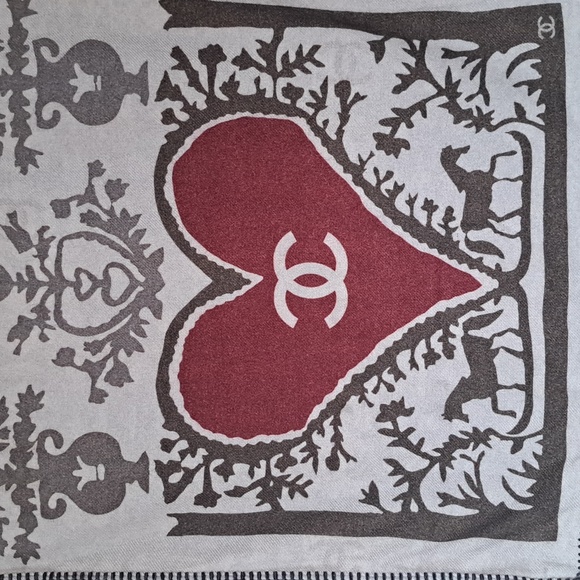 Chanel cashmere scarf - Picture 1 of 13